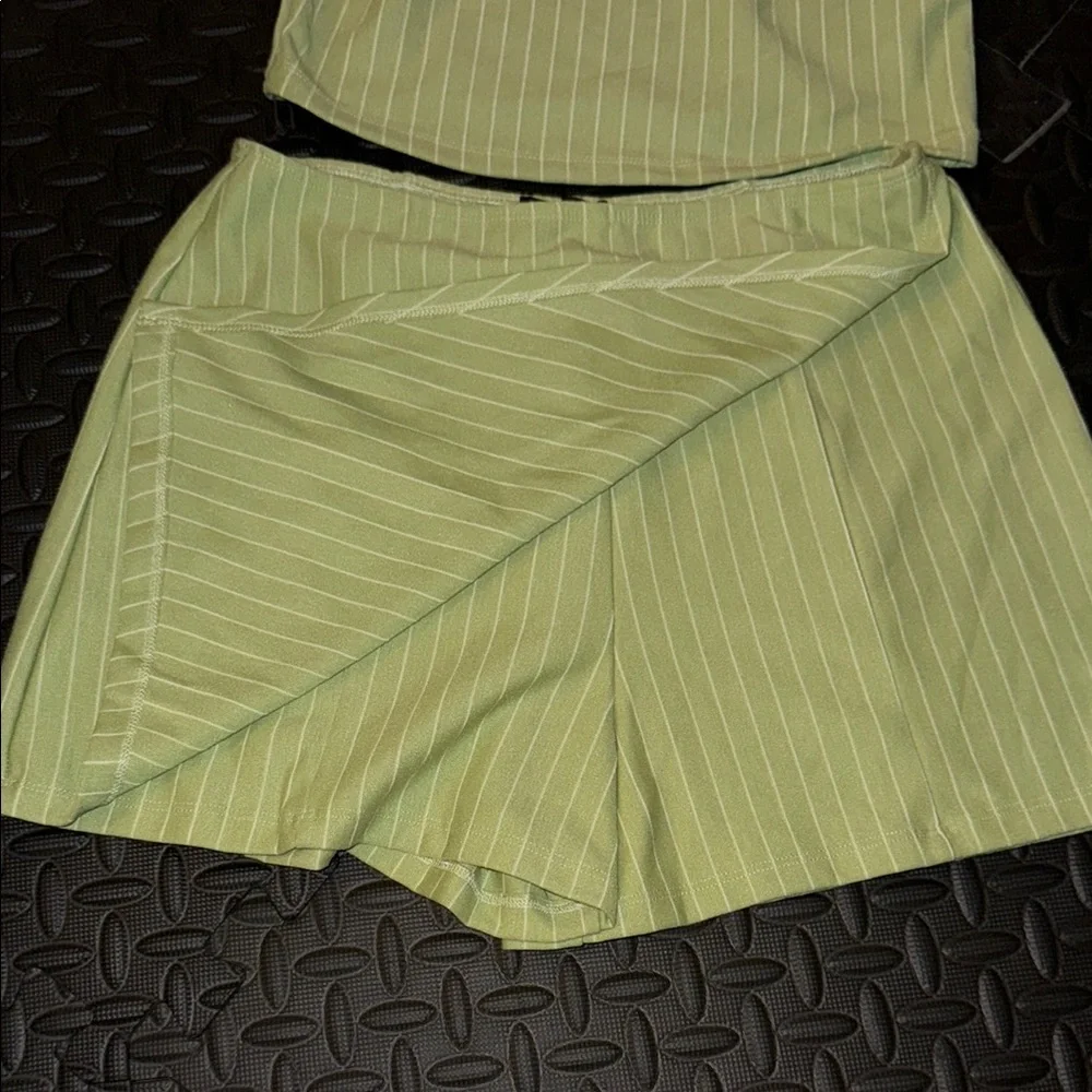 Popular Basics Green Striped Set - Picture 3 of 7